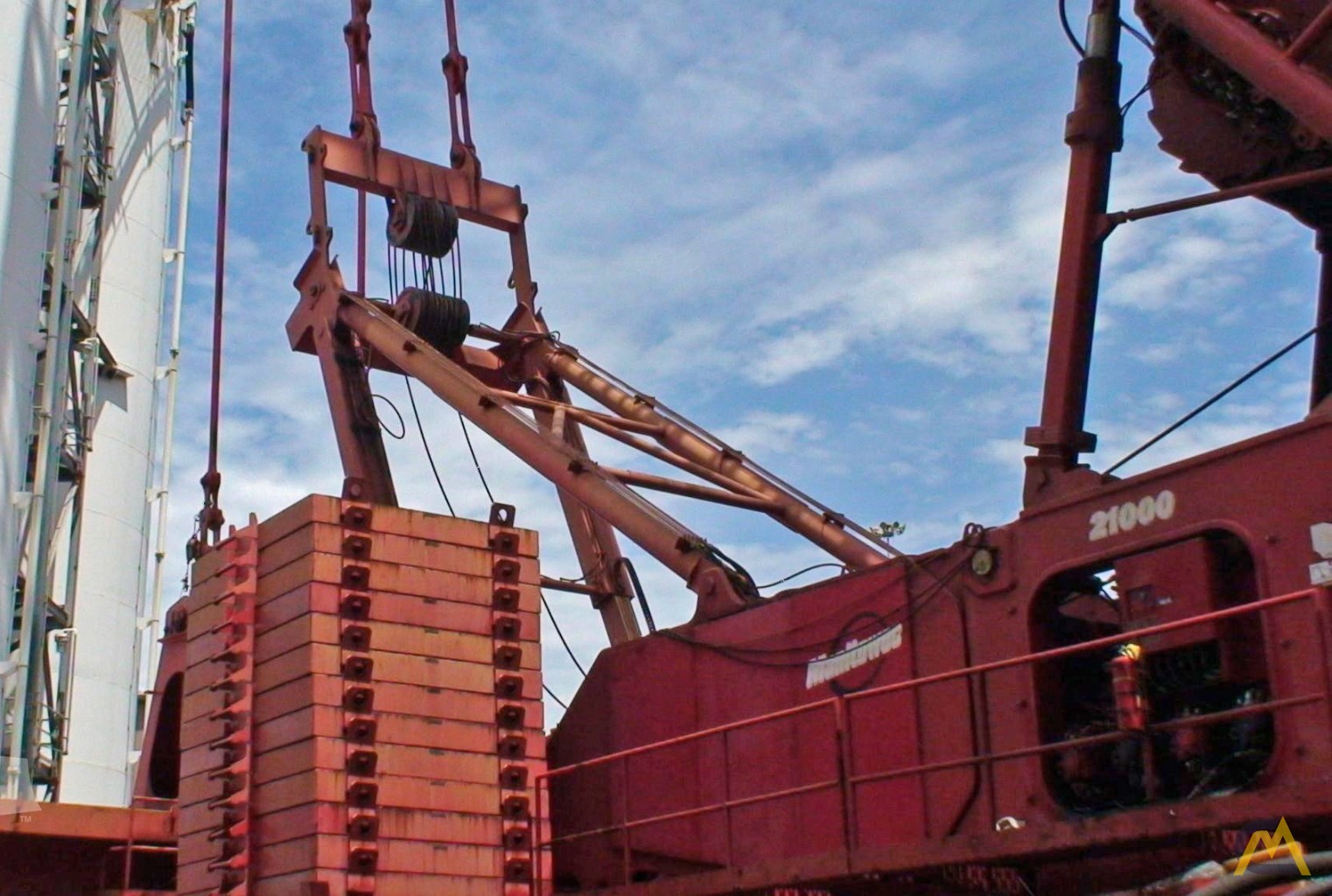 1000t Manitowoc 21000 Lattice Boom Crawler Crane For Sale Hoists