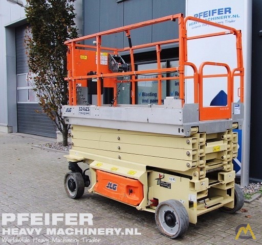11.75m JLG 3246ES Scissor Lift 6