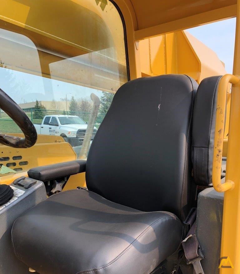 12,000 lb Gehl DL12H-40 Telehandler 6
