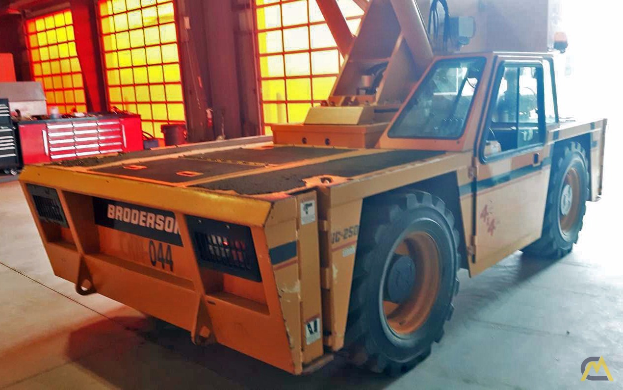 18t Broderson IC-250-3C Carry Deck Crane 6