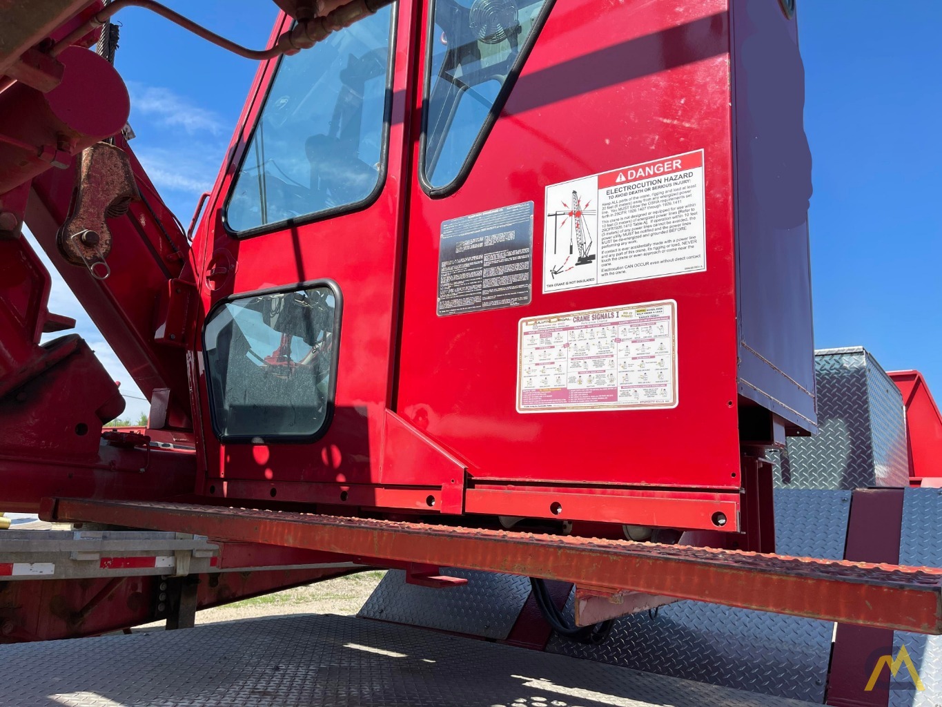 1994 Manitowoc M250 Series II 300-Ton Lattice Boom Crawler Crane 18
