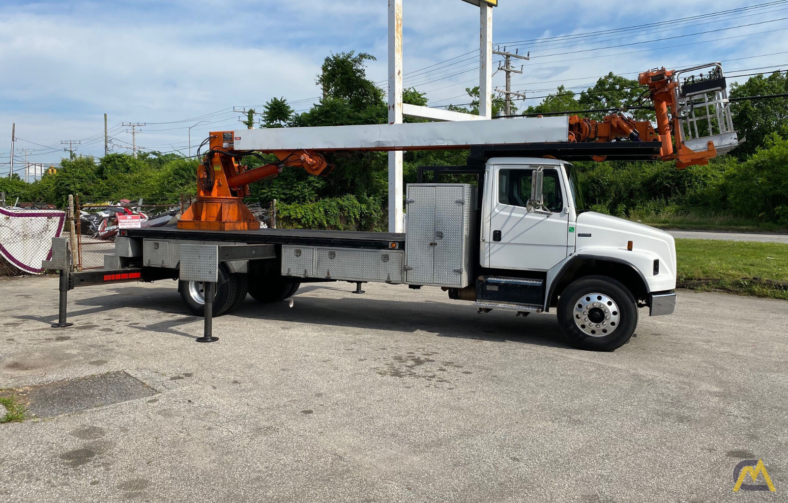 1999 Skyhoist RX87 3-Ton Sign Crane Mounted on Freightliner 1