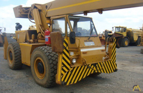 P&H R-200 20-ton Down Cab Rough Terrain Crane 3
