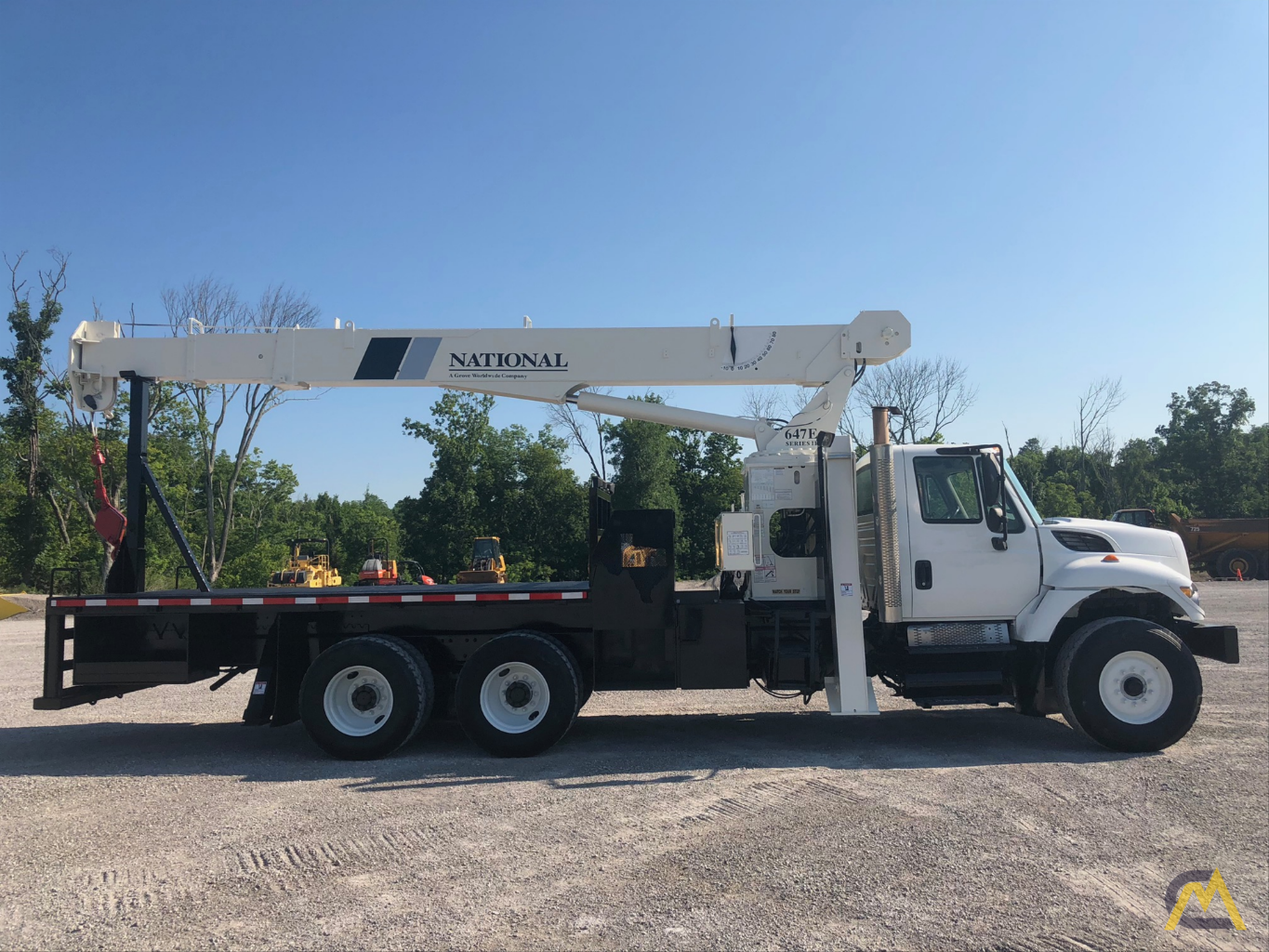 National 600E2 Series 20-ton 647E2 on International 7400 4