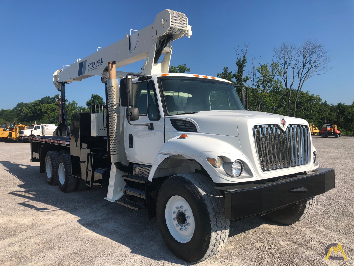 National 600E2 Series 20-ton 647E2 on International 7400 5