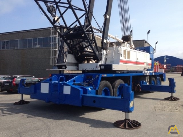 Link-Belt HC-248H 200-Ton Conventional Truck Crane 2