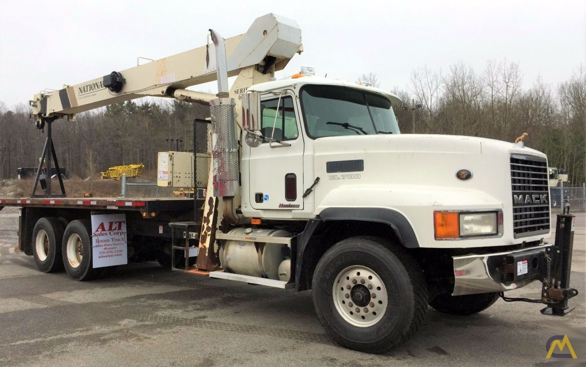 2000 NATIONAL 681C Boom Truck Crane on Mack CL713 3
