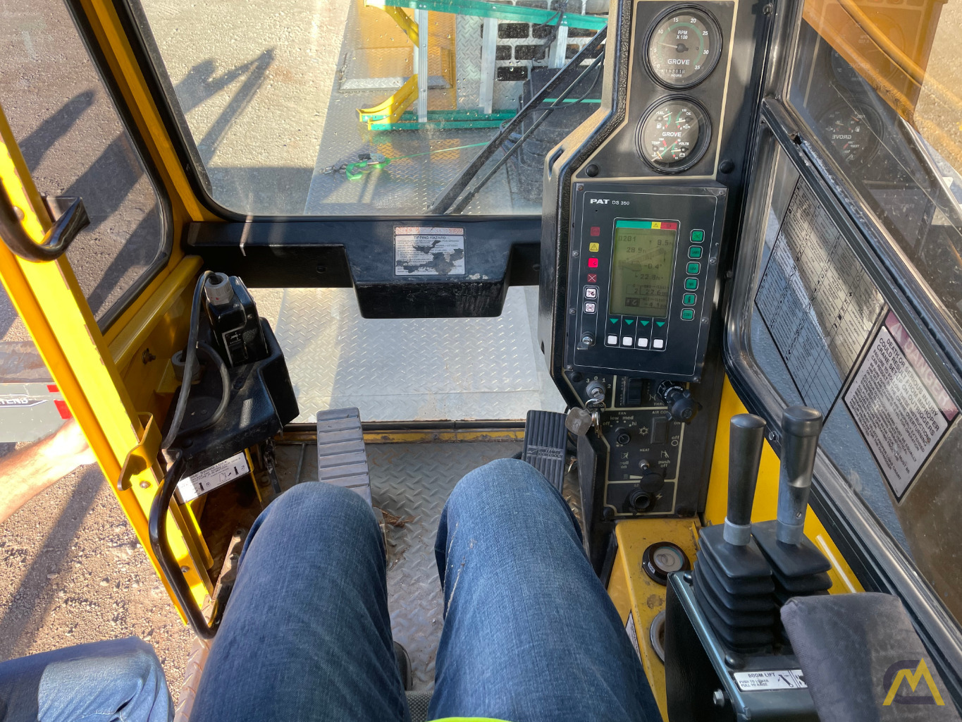2001 Grove TMS500E 40-Ton Telescopic Truck Crane 24