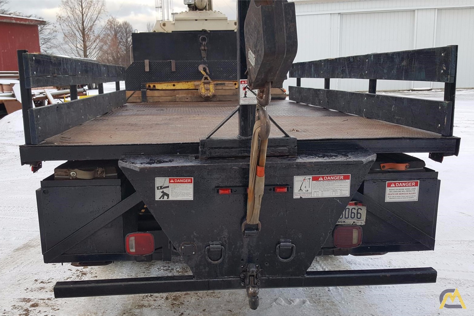 2001 NATIONAL 685D 6