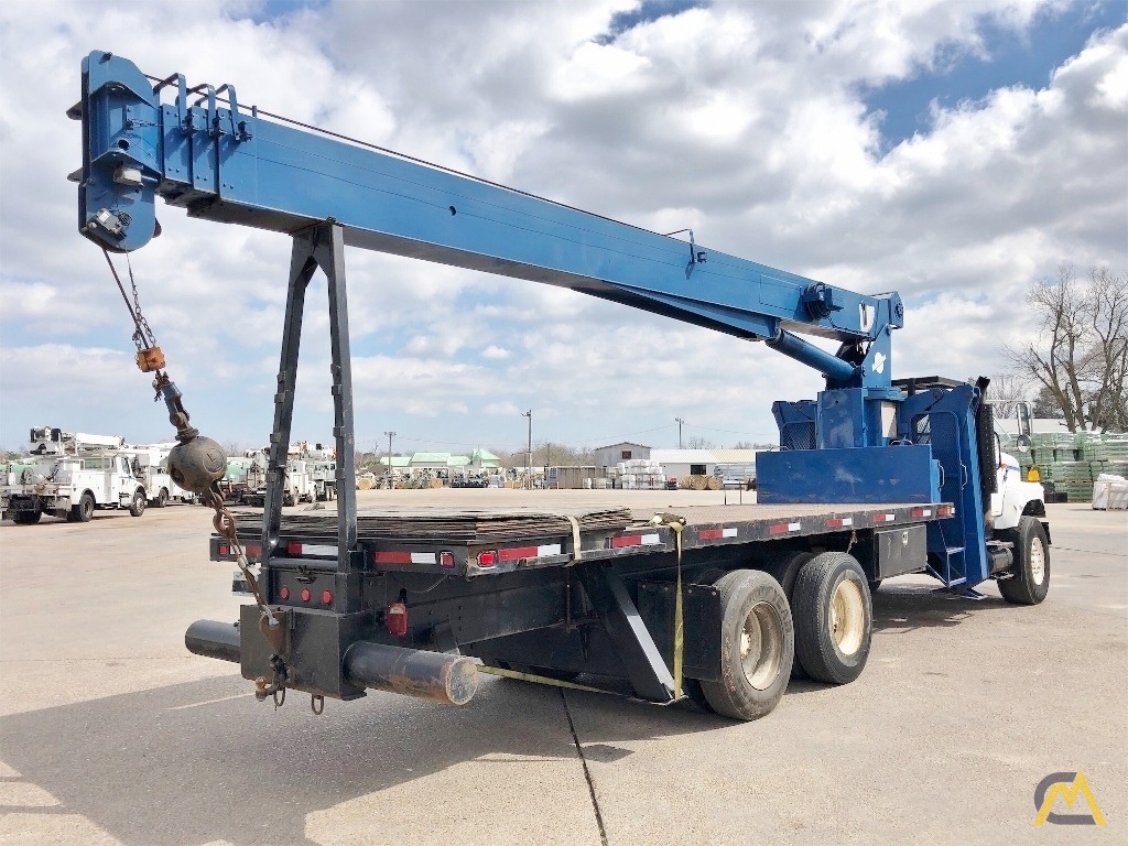 2002 Manitowoc 22101C 22-Ton Boom Truck Crane Mounted on International 2654 2