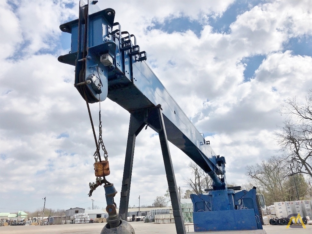 2002 Manitowoc 22101C 22-Ton Boom Truck Crane Mounted on International 2654 8