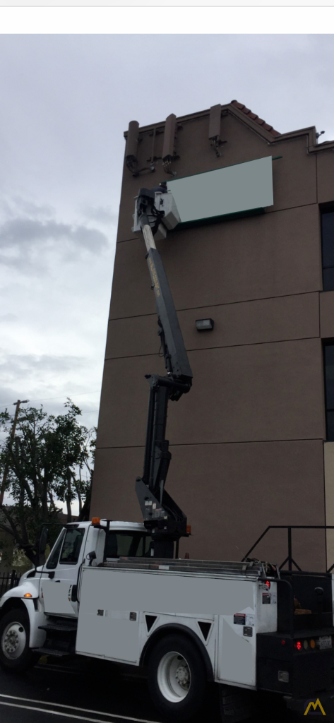 2004 Altec-International TA40 Bucket Truck; CranesList ID: 327 3