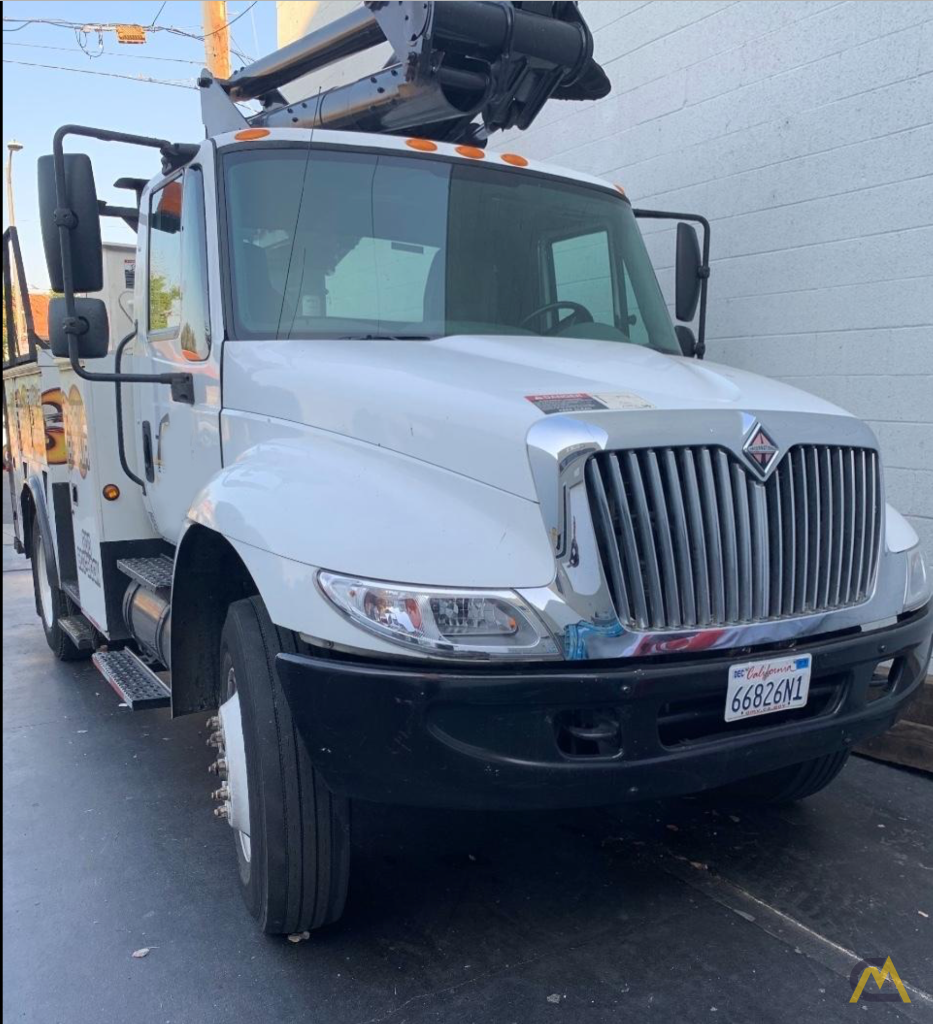 2004 Altec-International TA40 Bucket Truck; CranesList ID: 327 0