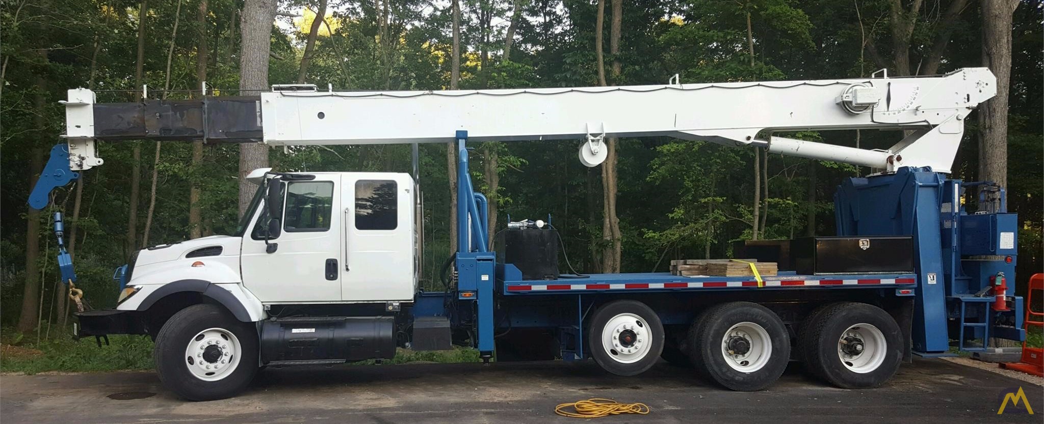 2004 NATIONAL 900A 0