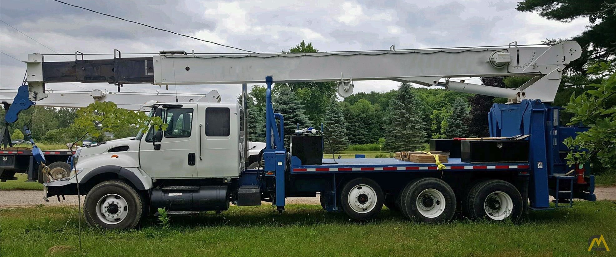 2004 NATIONAL 900A 1