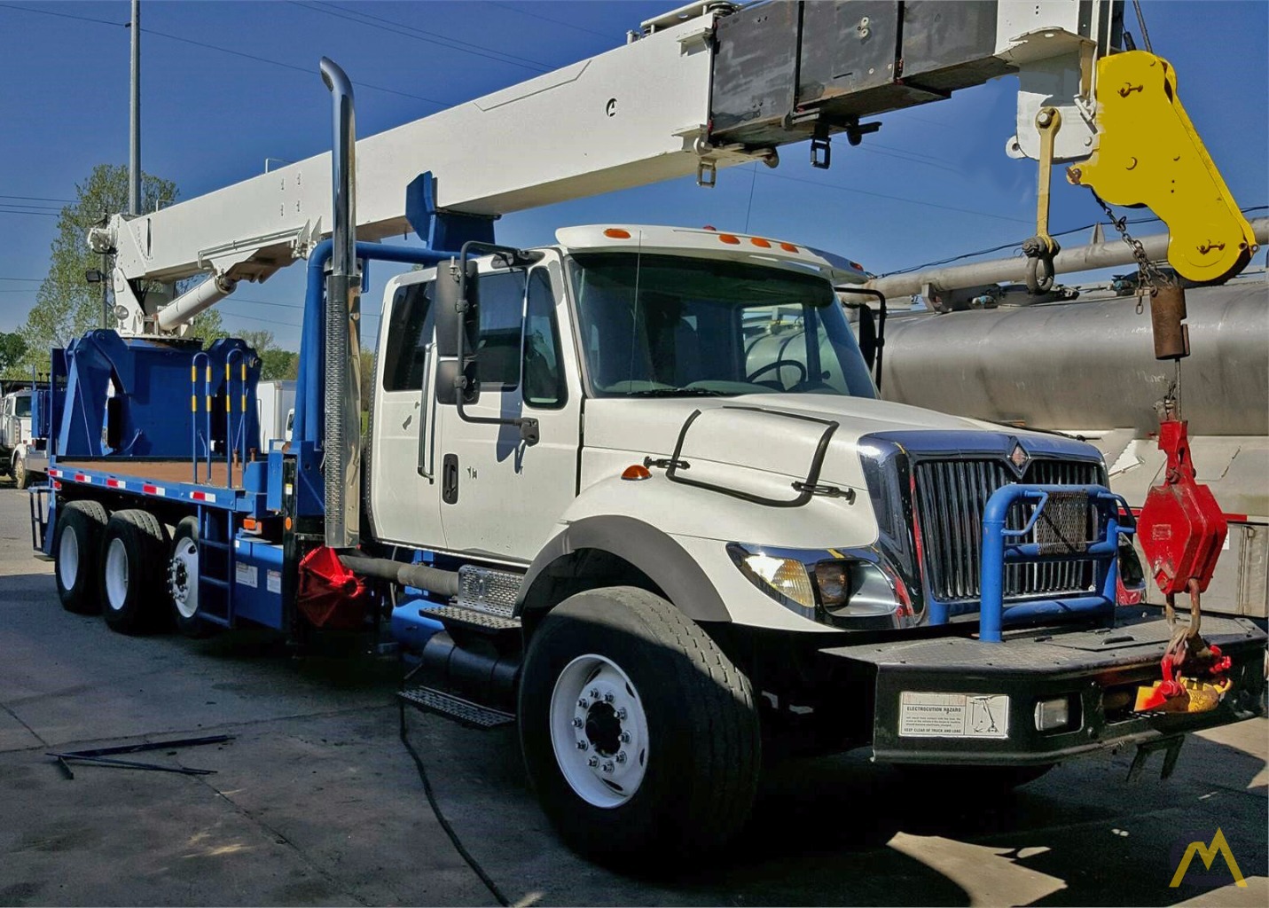 2004 NATIONAL 900A 2