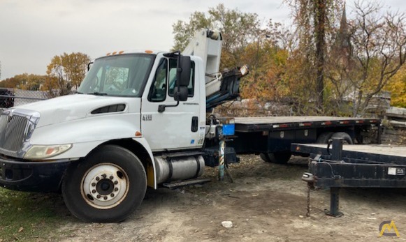 2005 Cormach 8700 E4 Articulating Knuckle Boom Crane Mounted on IHC 4300 0