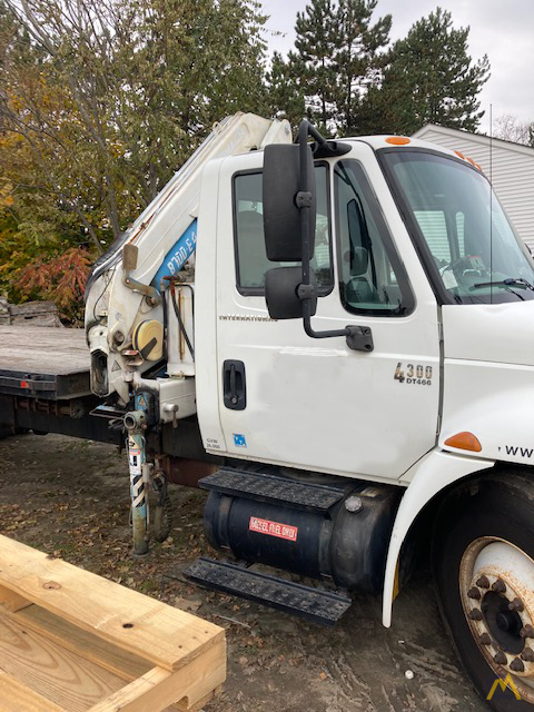 2005 Cormach 8700 E4 Articulating Knuckle Boom Crane Mounted on IHC 4300 2