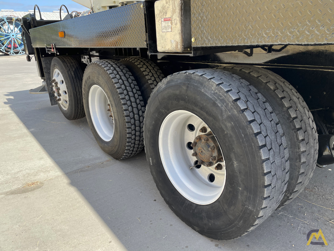 2006 National 18127 40-Ton Boom Truck Crane 9