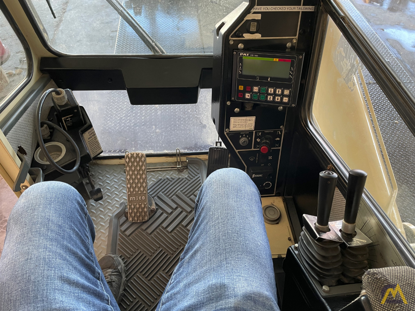 2006 National 18127 40-Ton Boom Truck Crane 26