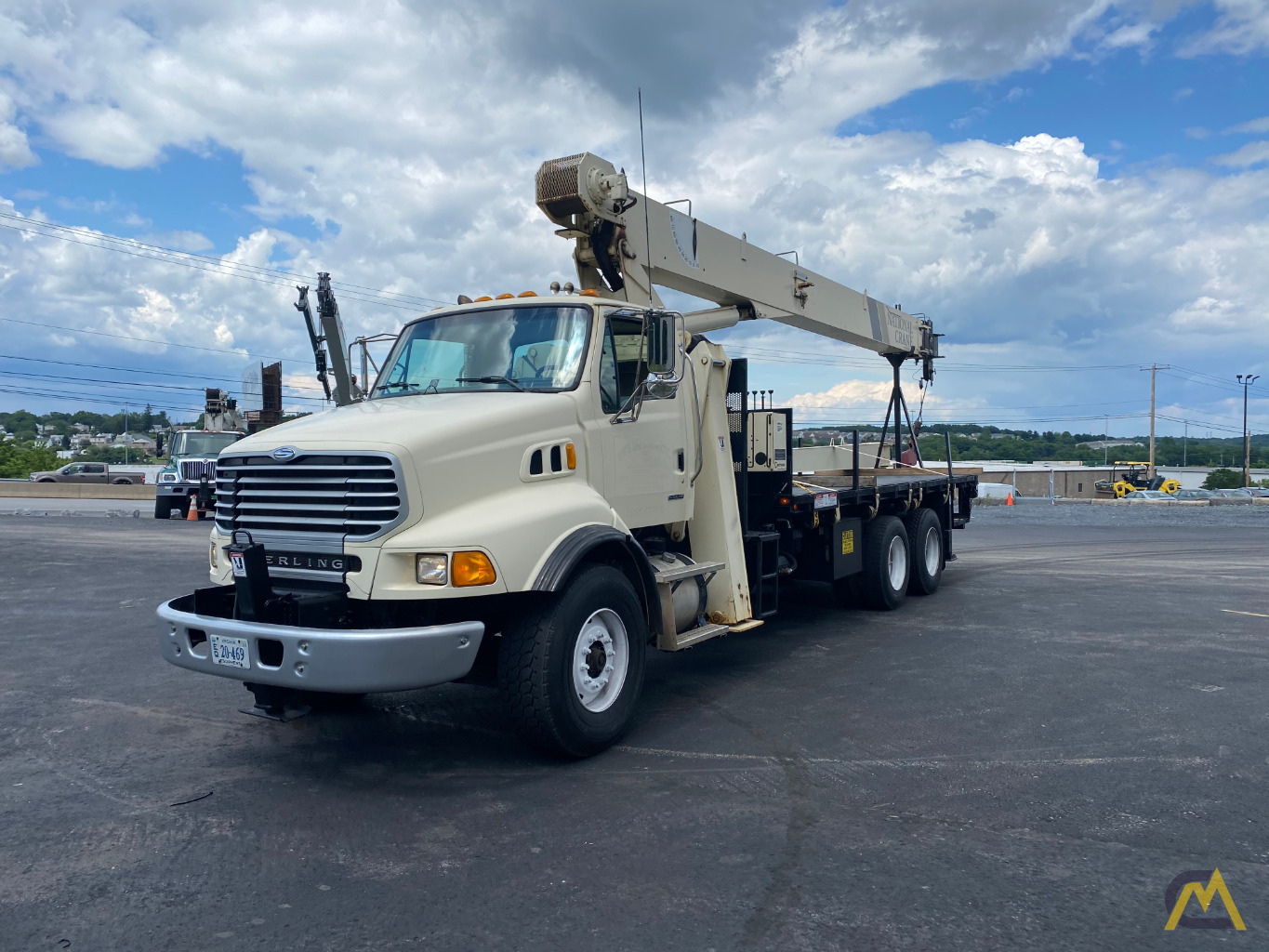 National 8100D 23-Ton Boom Truck Crane 1