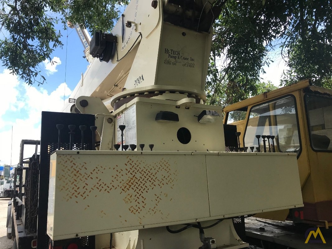 2006 National 9125A 26-Ton Boom Truck Crane 3