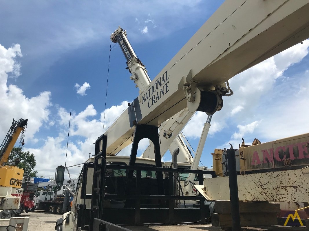 2006 National 9125A 26-Ton Boom Truck Crane 2