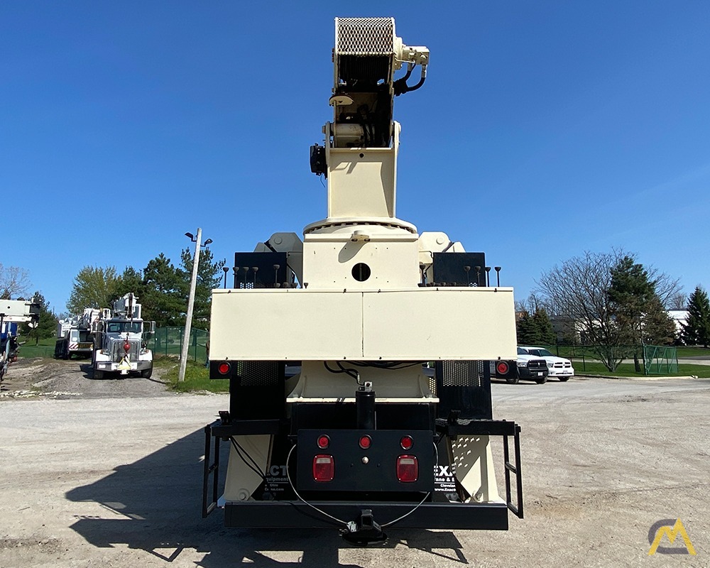 2006 National 900A 26-Ton Boom Truck Crane 6