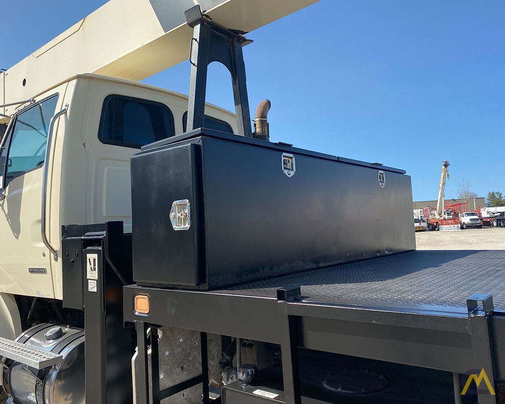 2006 National 900A 26-Ton Boom Truck Crane 8