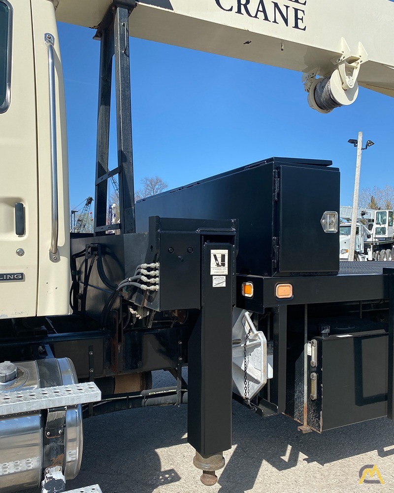 2006 National 900A 26-Ton Boom Truck Crane 12