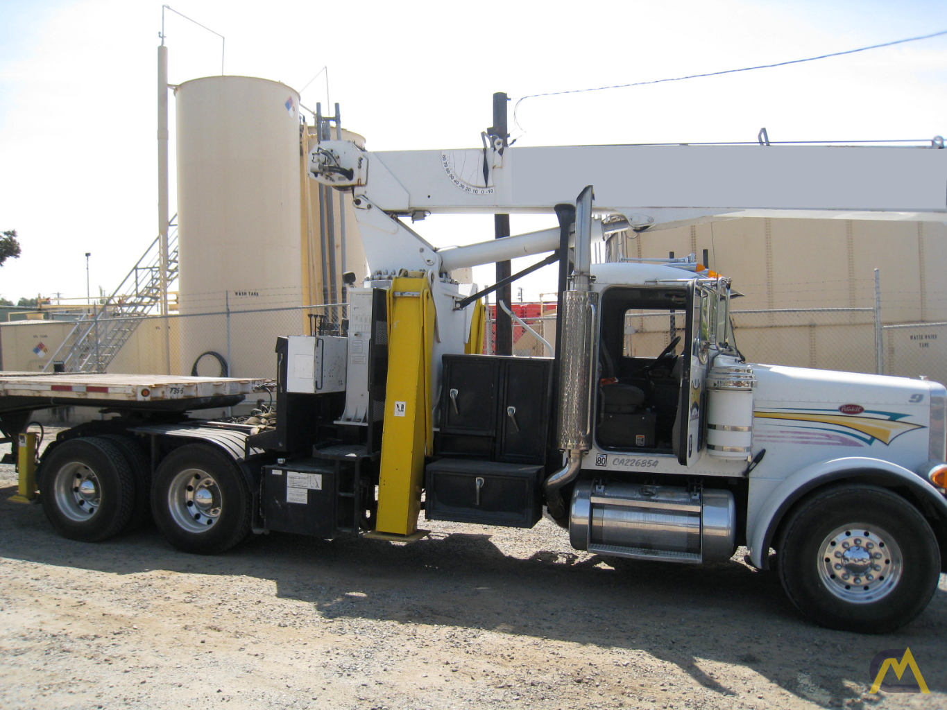 2006 National-Peterbilt 851D 23-Ton Boom Truck Crane; CranesList ID: 311, 0