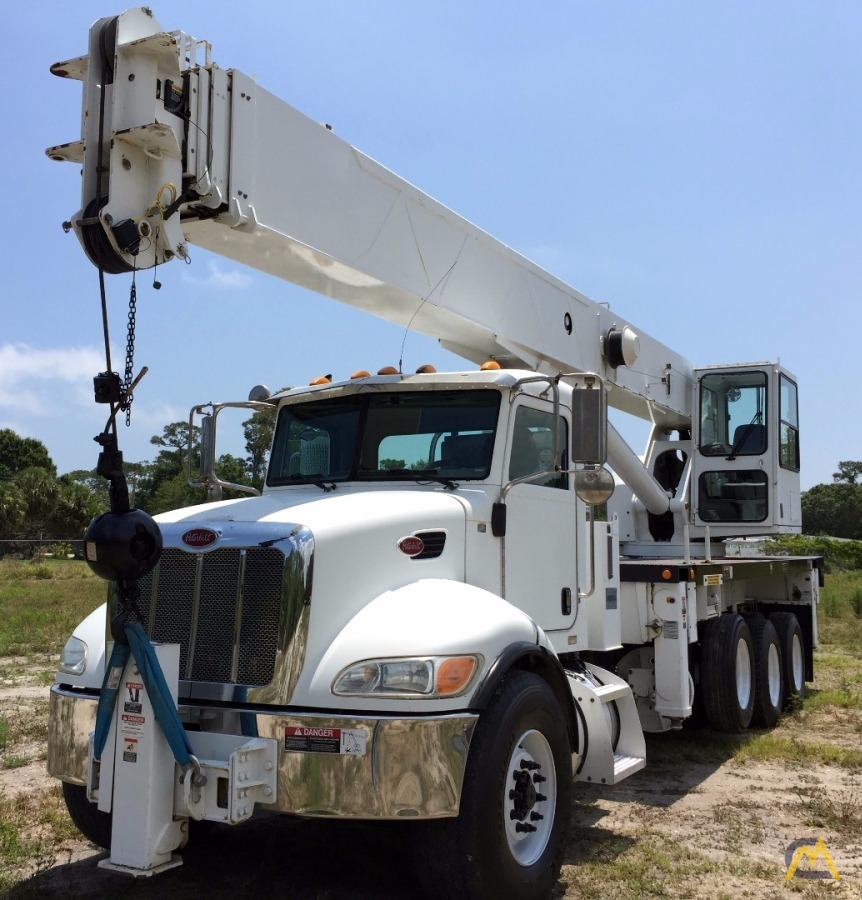2007 ALTEC 38-ton AC38-127S on a 4 axle Peterbilt. 1