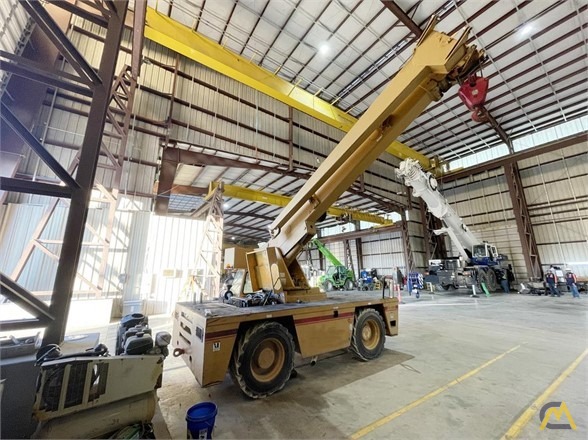 2007 Broderson IC-200-2F 15-Ton Carry Deck Crane 5