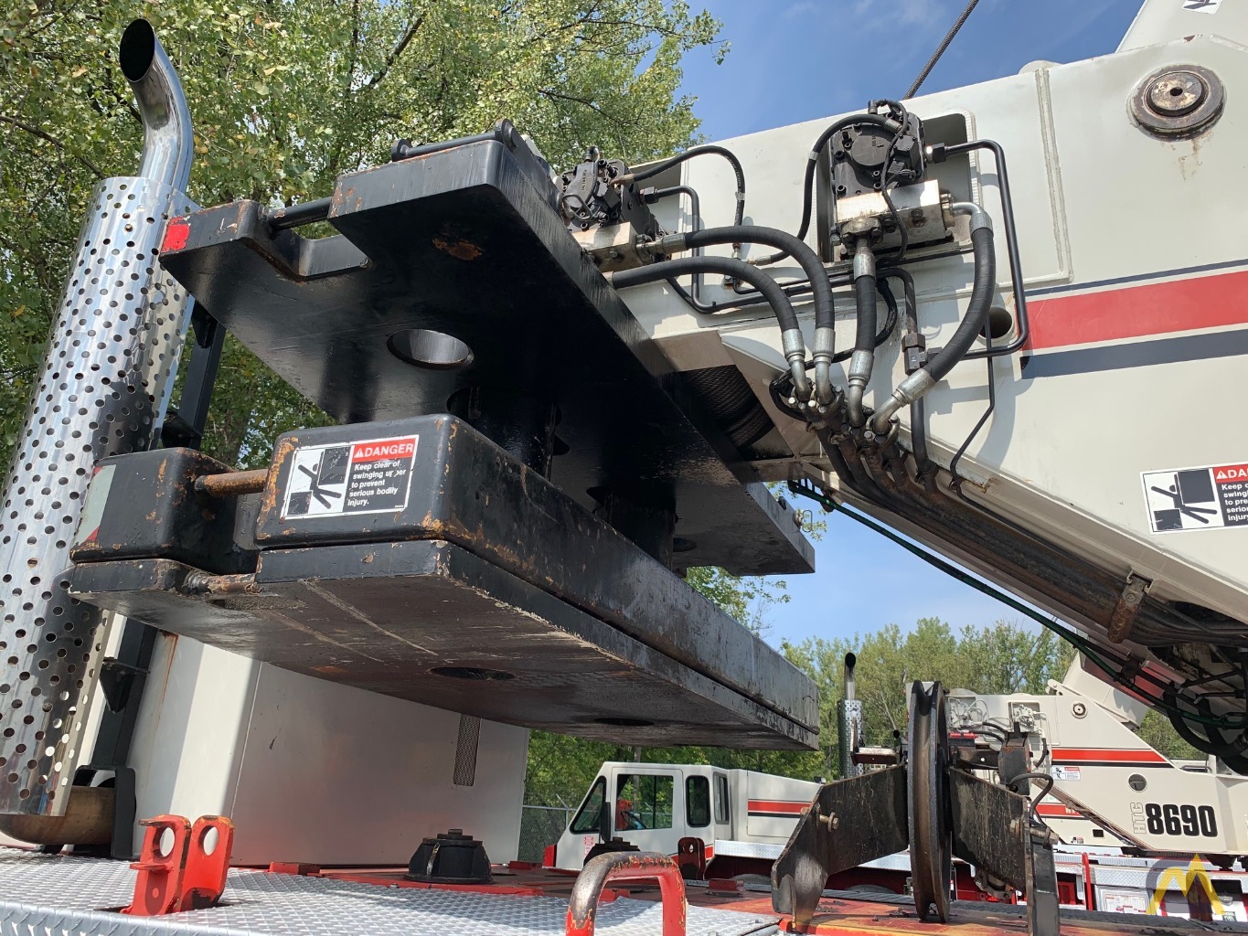 2007 Link-Belt HTC-8690 90-Ton Telescopic Truck Crane w/ Detroit Engine 8