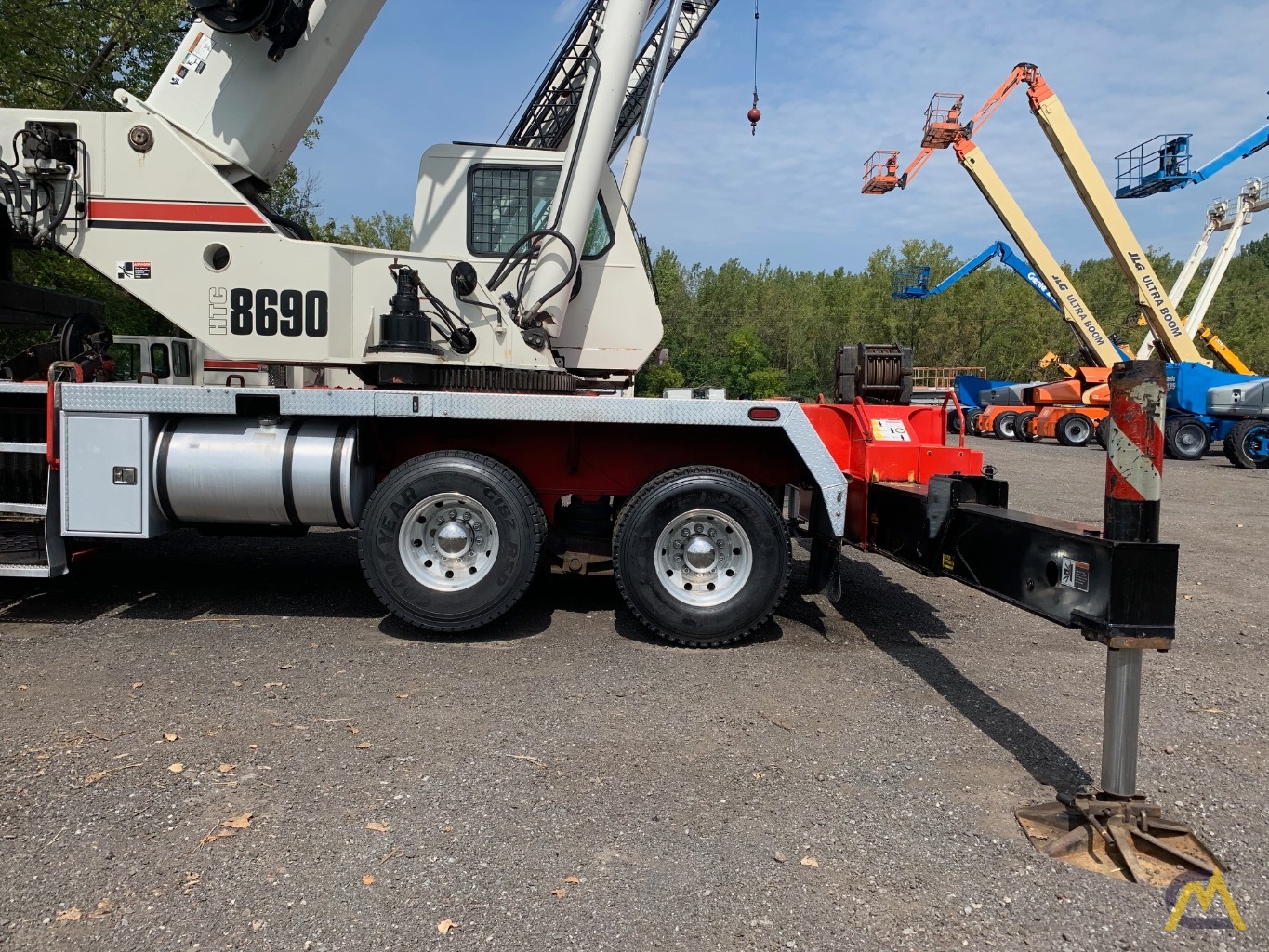 2007 Link-Belt HTC-8690 90-Ton Telescopic Truck Crane w/ Detroit Engine 10