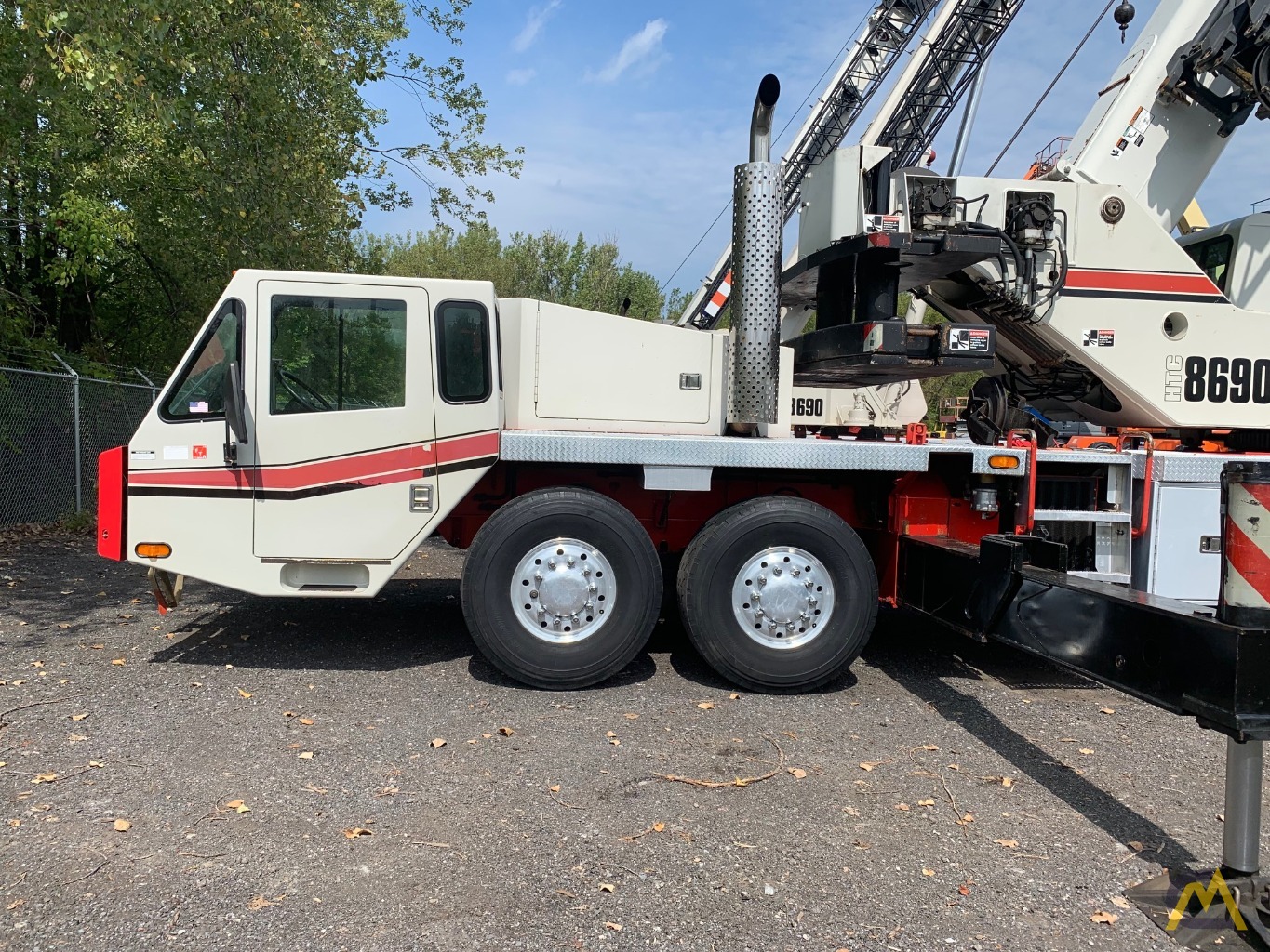 2007 Link-Belt HTC-8690 90-Ton Telescopic Truck Crane w/ Detroit Engine 11