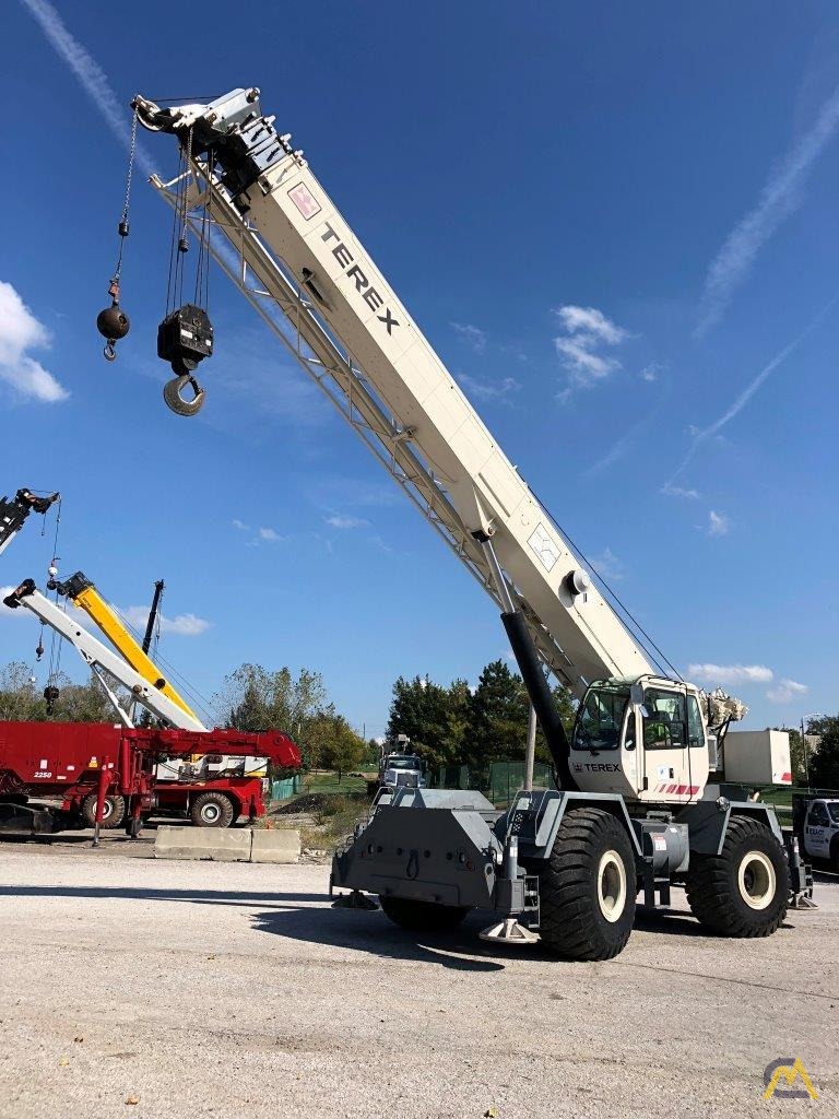 2008 Terex RT555 55-Ton Rough Terrain Crane 3