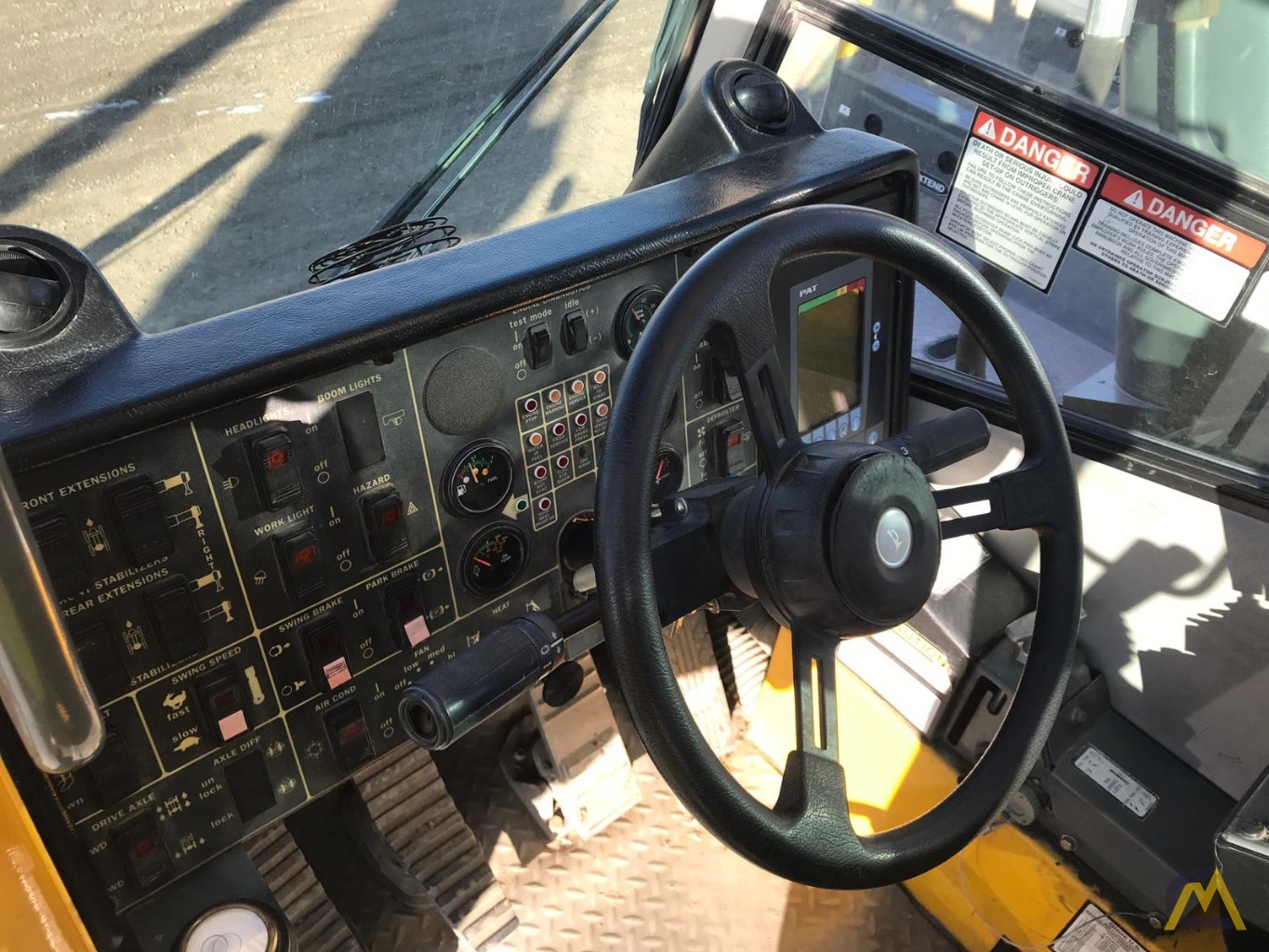 Grove RT890E 90-Ton Rough Terrain Crane 29