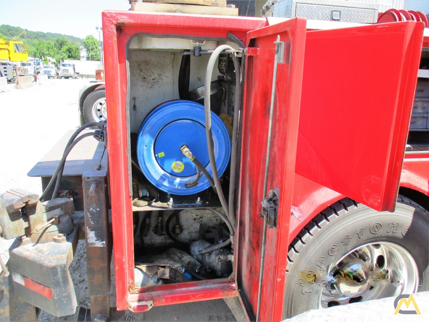 Auto Crane 8406H Service Crane on Peterbilt 335 11