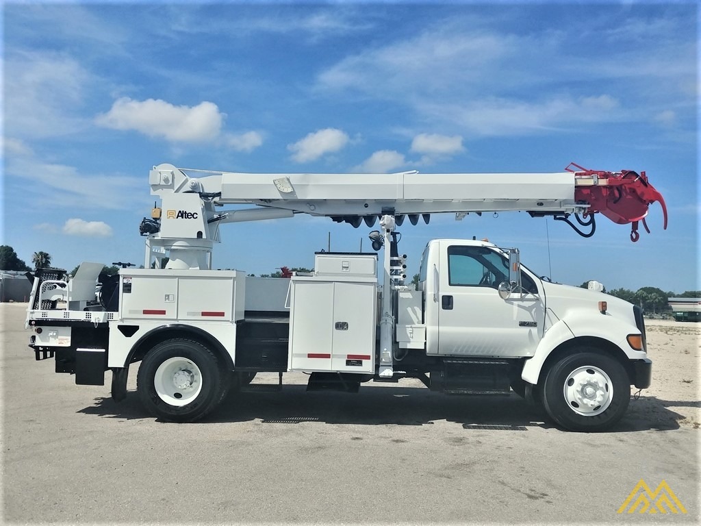 Altec DM47-TR 15-ton Wireless Remote Digger Derrick on 2009 Ford F750 Utility 6