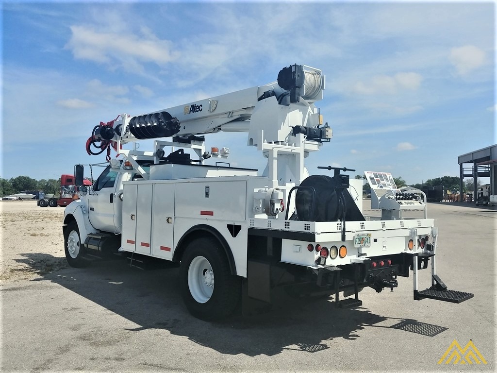 Altec DM47-TR 15-ton Wireless Remote Digger Derrick on 2009 Ford F750 Utility 5