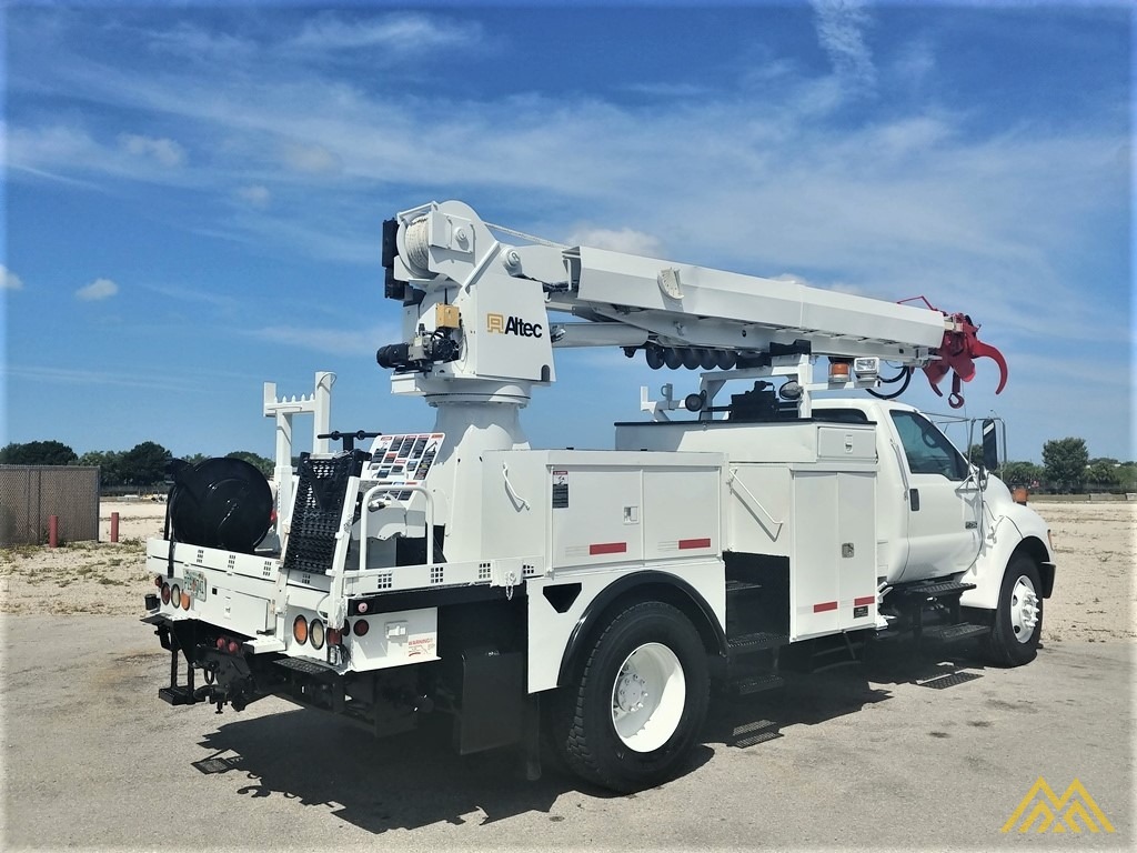 Altec DM47-TR 15-ton Wireless Remote Digger Derrick on 2009 Ford F750 Utility 3