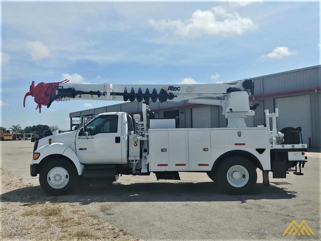 Altec DM47-TR 15-ton Wireless Remote Digger Derrick on 2009 Ford F750 Utility 7