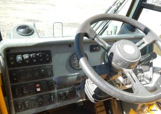 2009 Grove RT530E-2 30-Ton Rough Terrain Crane 9