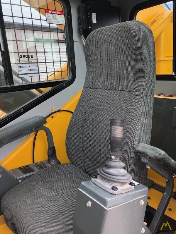 2009 Grove RT530E-2 30-Ton Rough Terrain Crane 7