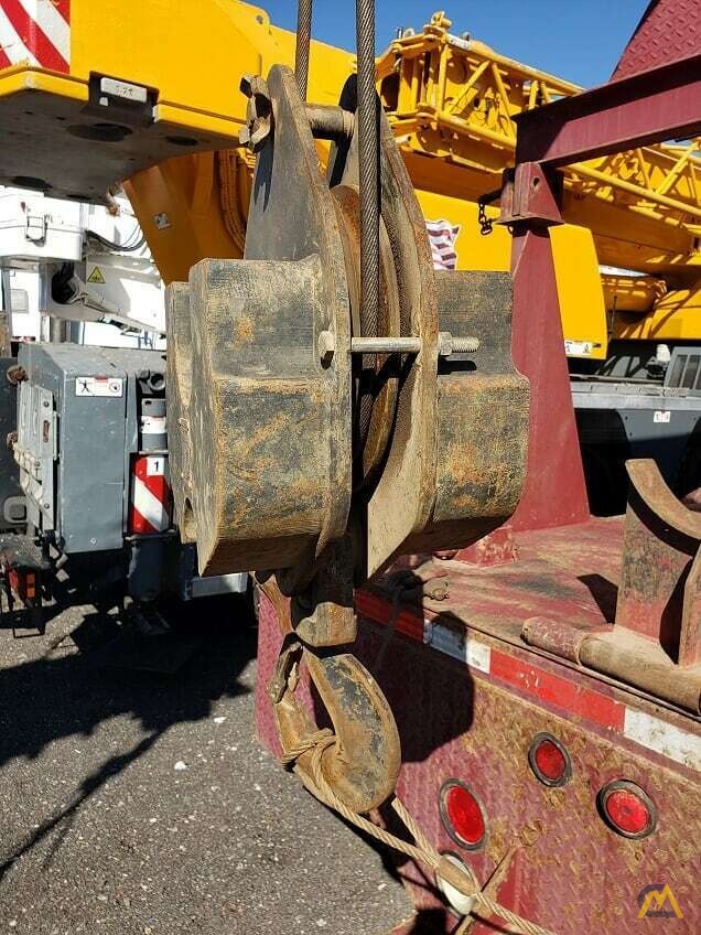 2009 National 800D 23-Ton Boom Truck Crane Mounted on a Peterbilt 365 w/ Sleeper 4
