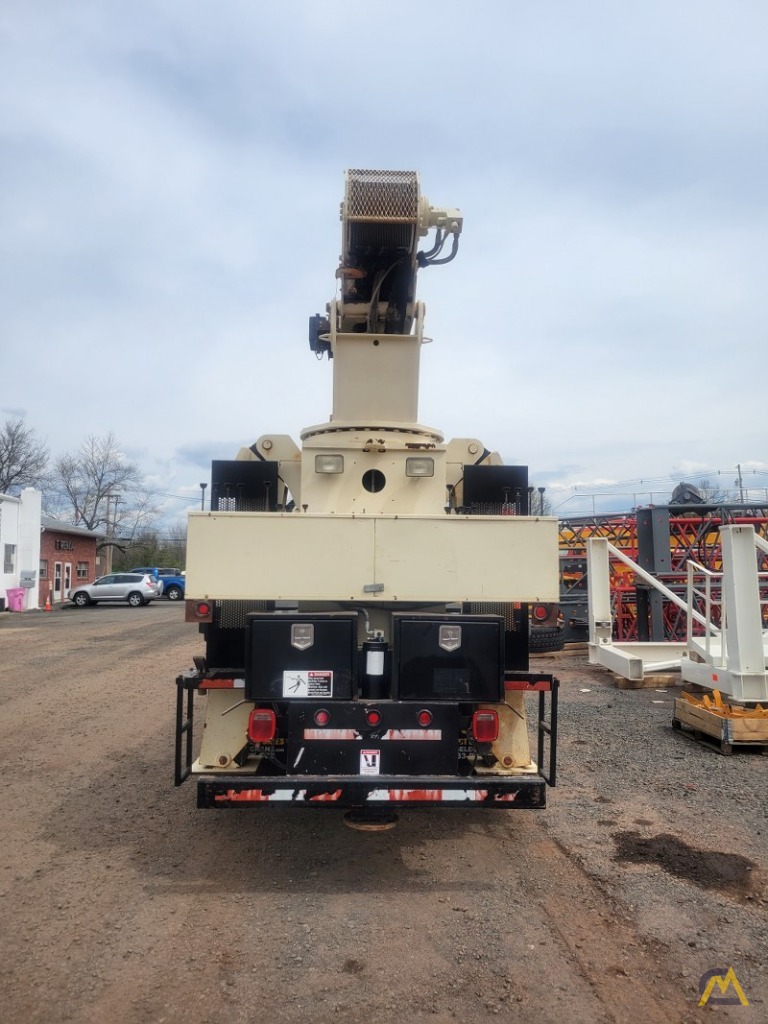 2009 National 9125A 26-Ton Boom Truck Crane 6