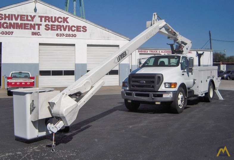 2010 Ford F750 Bucket Truck with 46' Work Height 1