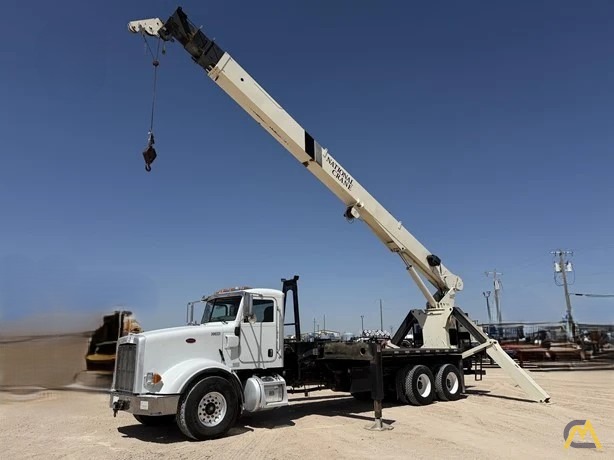 2010 NATIONAL 900A Boom Truck Crane on Peterbilt 367 0