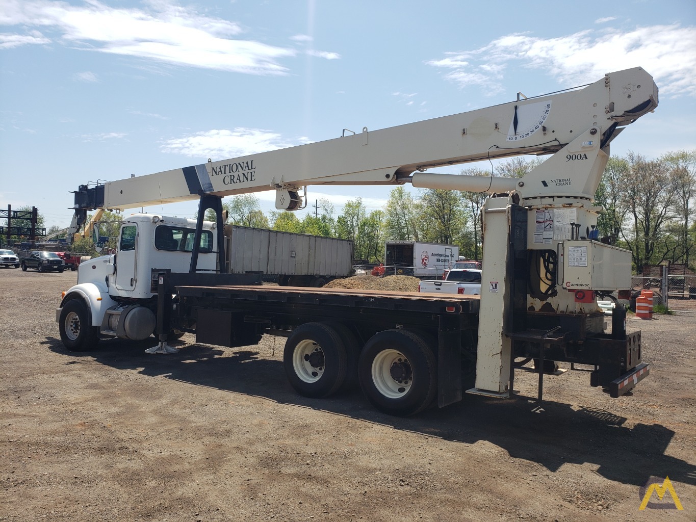 2010 National 9125A 26-Ton Boom Truck CraneMounted on a Peterbilt 367 1